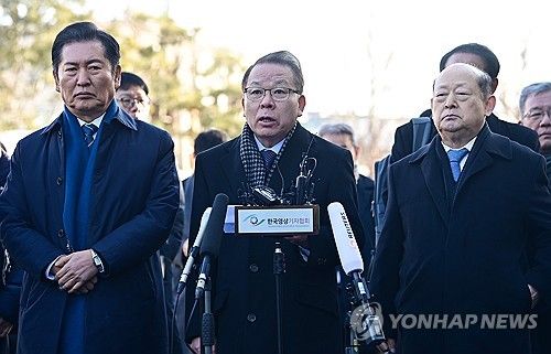 입장 밝히는 김이수 전 헌법재판소장