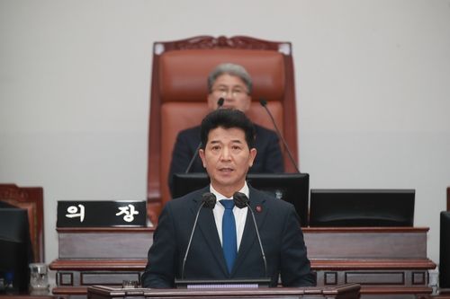 대표 연설하는 더불어민주당 원내대표 송영훈 의원