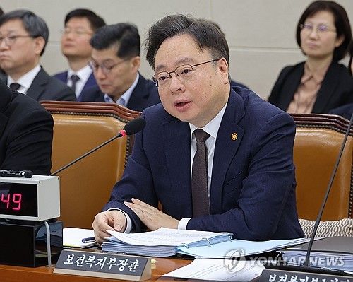 질문 답변하는 조규홍 복지부 장관