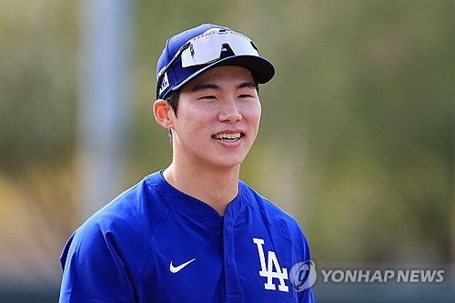 내야 수비 훈련 마친 김혜성 밝은 표정