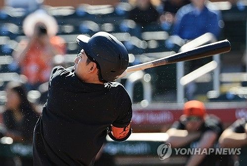 라이브 배팅서 파울 타구 치는 샌프란시스코 이정후