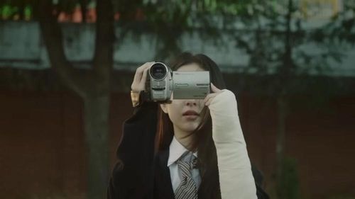 뉴진스 '디토' 뮤직비디오에 등장한 캠코더