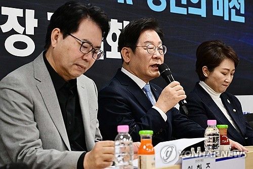 발언하는 이재명 대표