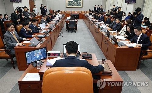 국회 운영위 주재하는 박찬대 위원장