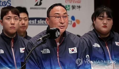 인사말 하는 장재근 선수촌장