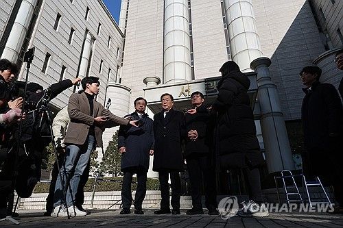 '탈북어민 강제북송' 1심 선고 관련 입장 밝히는 정의용·서훈·노영민