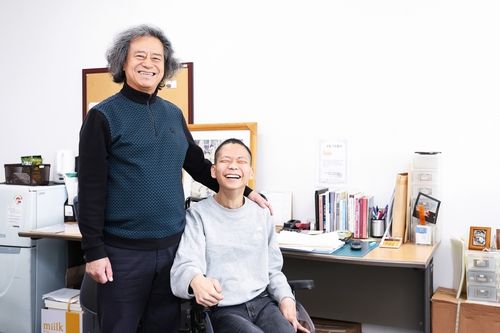 최성규 교수(왼쪽)과 유장군씨