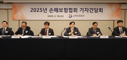 이병래 손해보험협회장(왼쪽에서 4번째)