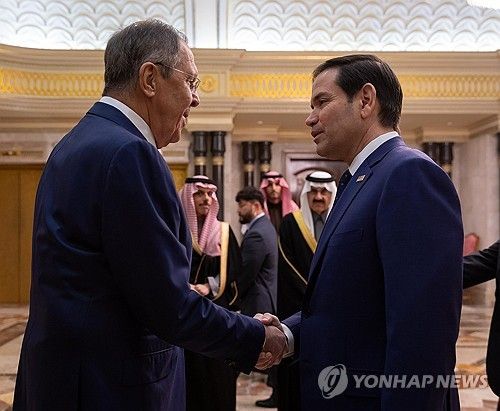 사우디아라비아에서 회동한 미국과 러시아 외교수장