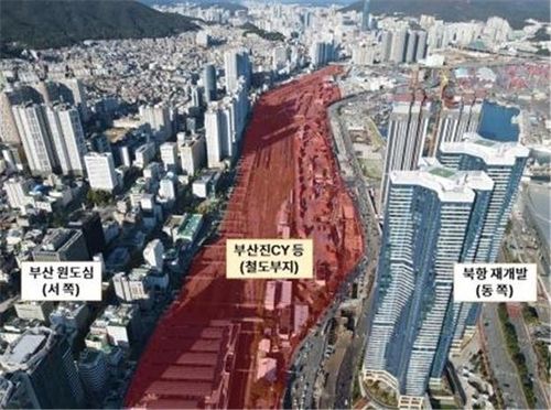 철도 부지가 단절한 부산원도심과 북항 재개발 지역 