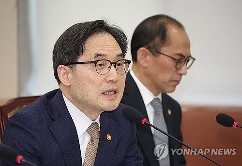 답하는 한기정 공정거래위원장