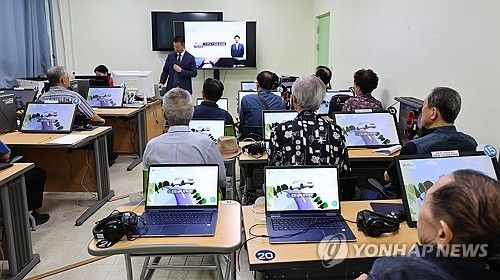 교통안전교육 받는 고령운전자들 ※ 기사 내용과 직접 관계 없음