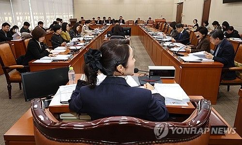 법안심사제1소위 주재하는 강선우 소위원장