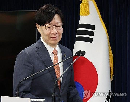 브리핑룸 들어서는 김소영 금융위 부위원장