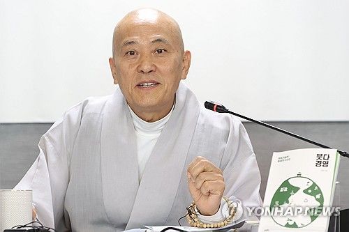 출간 간담회 하는 선지스님