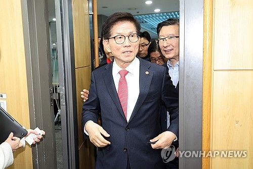 노동개혁 대토론회 참석하는 김문수 고용노동부 장관