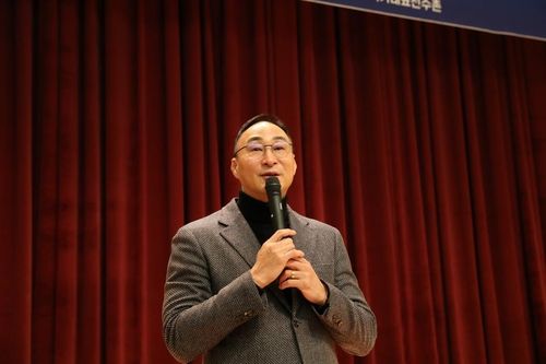 퇴임식에서 고별사 하는 장재근 선수촌장