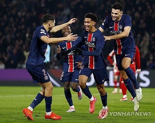 골 넣고 기뻐하는 PSG 선수들
