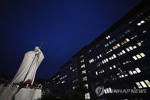 프란치스코 교황이 입원 중인 이탈리아 로마 제멜리 병원