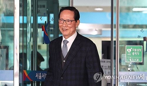 '허위서명 강요' 송영무 전 국방장관 1심 무죄