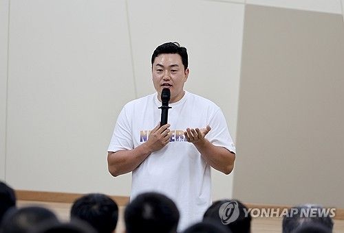 제주 야구 꿈나무들 만난 최지만