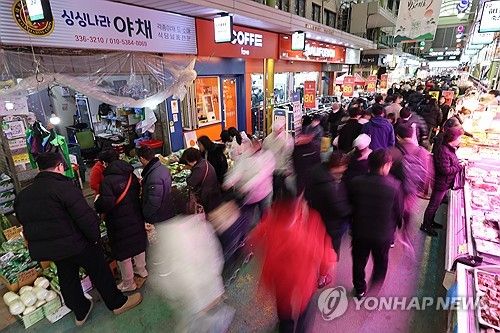 설 연휴 맞아 북적이는 전통시장