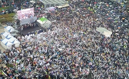 부산역광장 탄핵 반대 집회