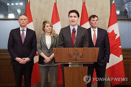 회견하는 캐나다 총리