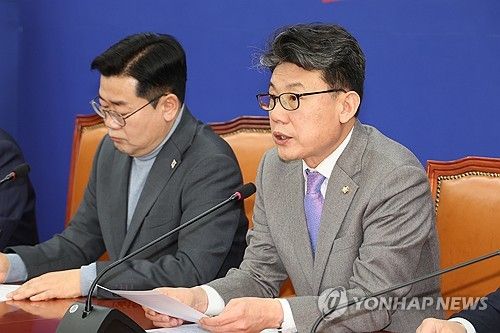 발언하는 진성준 정책위의장