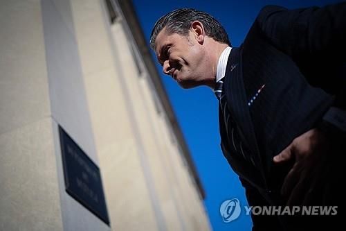 피트 헤그세스 미 국방부 장관이 국방부 청사로 첫 출근하는 모습