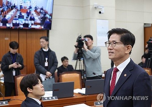 환노위 출석한 김문수 고용노동부 장관