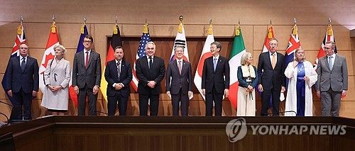 한미일 외교차관, MSMT 참여국 대사들과 함께