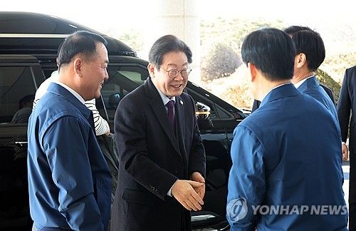 현대차 아산공장 방문한 이재명 대표