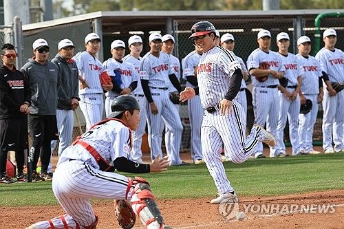 런다운 플레이 훈련하는 LG