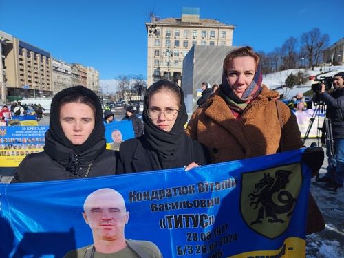 "아버지, 살아서 돌아오세요"