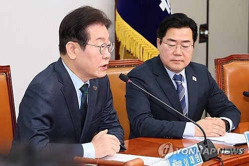 발언하는 이재명 대표