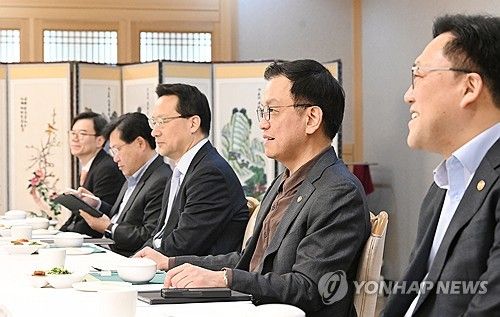 최상목 권한대행, 거시경제ㆍ금융 간담회 주재
