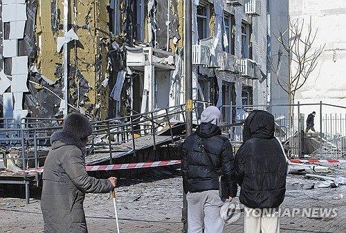 드론 공습 피해가 발생한 우크라이나 남부 오데사 지역의 주거 건물