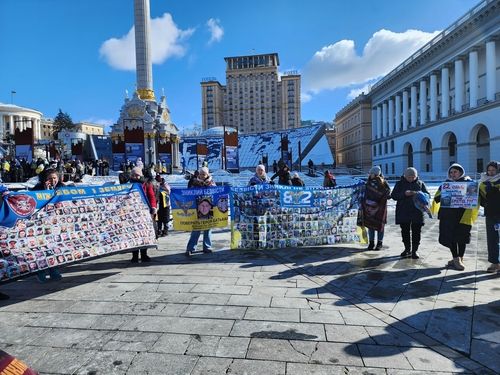 가족을 기다리며