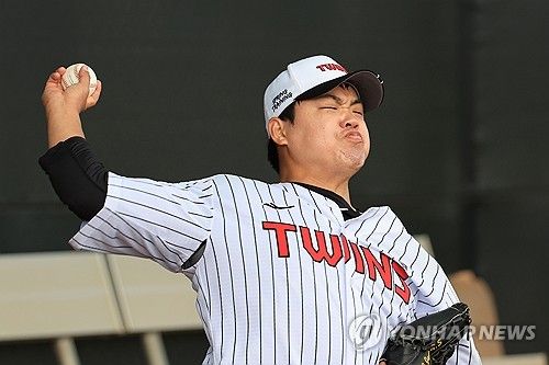 불펜 투구하는 장현식