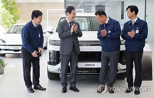 현대자동차 아산공장 찾은 이재명 대표