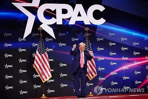 연설후 'YMCA송' 맞춰 몸 흔드는 트럼프