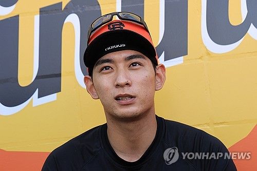 한국 취재진과 인터뷰하는 이정후