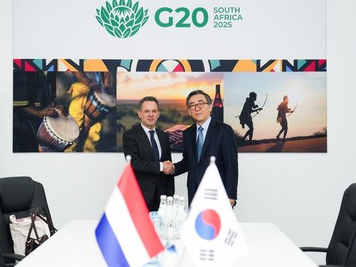 조태열 장관과 카스파 벨트캄프 네덜란드 외교장관