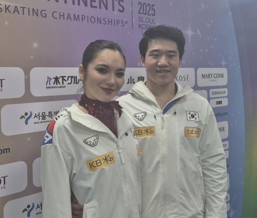 연기 마친 임해나-권예 조