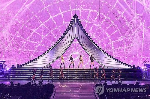 2023년 블랙핑크 월드투어 '본 핑크' 공연사진