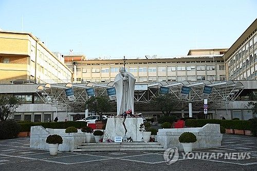 프란치스코 교황이 입원 중인 이탈리아 로마의 제멜리 병원