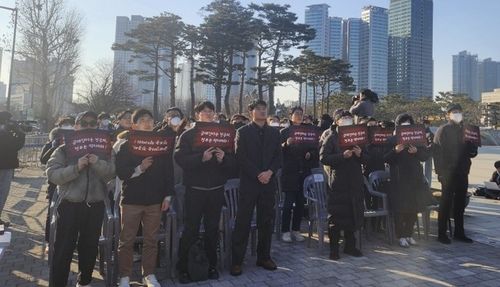 "군대 간다는 전공의, 정부는 막지 마라!"