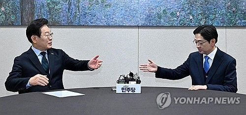 발언 순서 양보하는 이재명 대표-김경수 전 지사