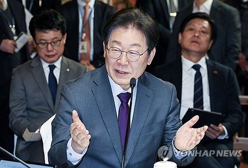 발언하는 이재명 대표